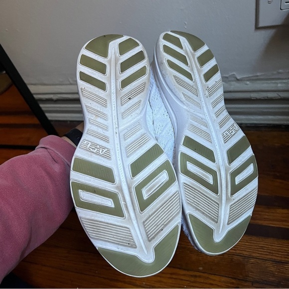 APL Tech Loom Phantom Sneaker, White and Black 8.5M - Picture 8 of 8